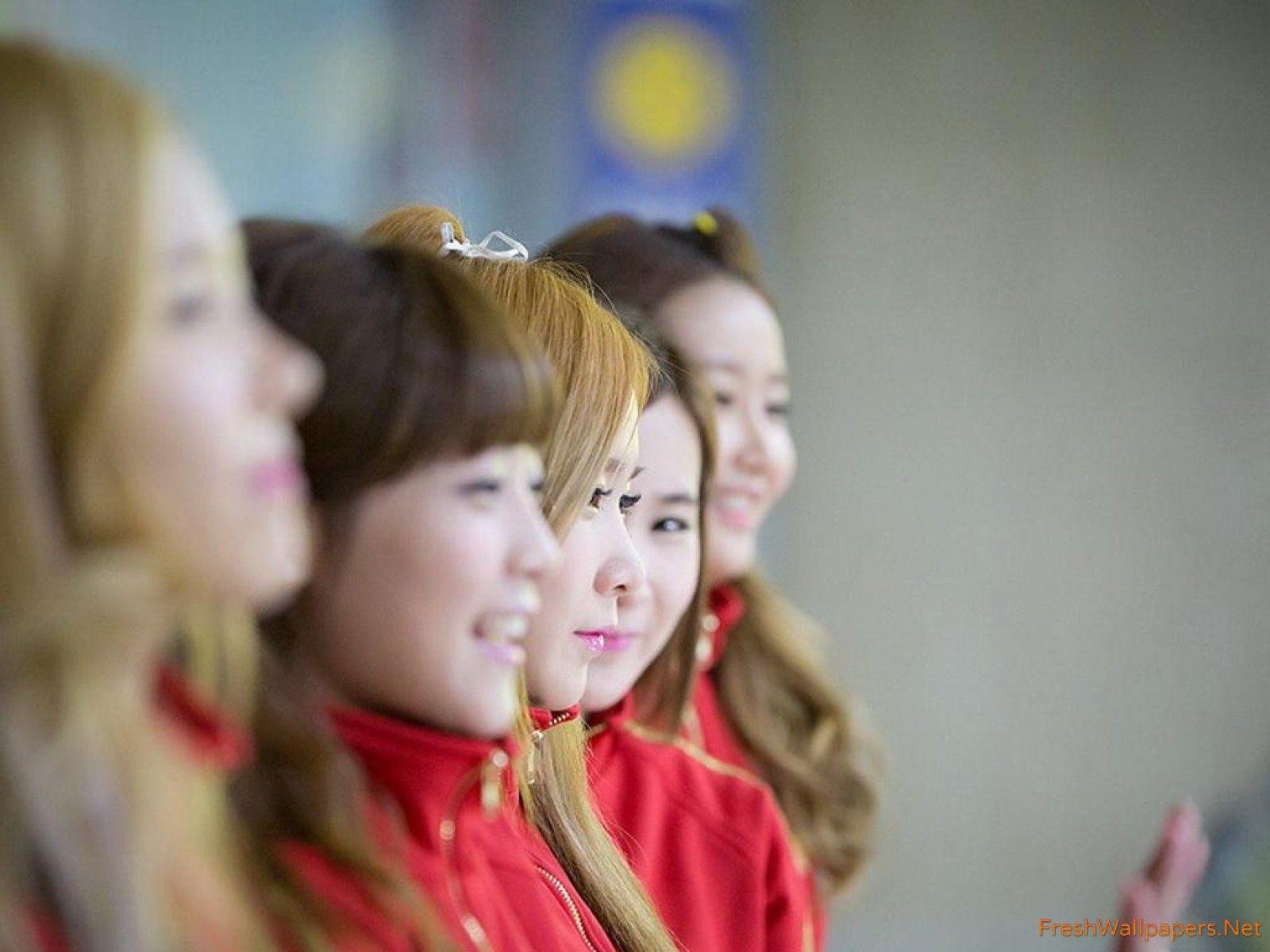 1600x1200 Crayon Pop wallpaper