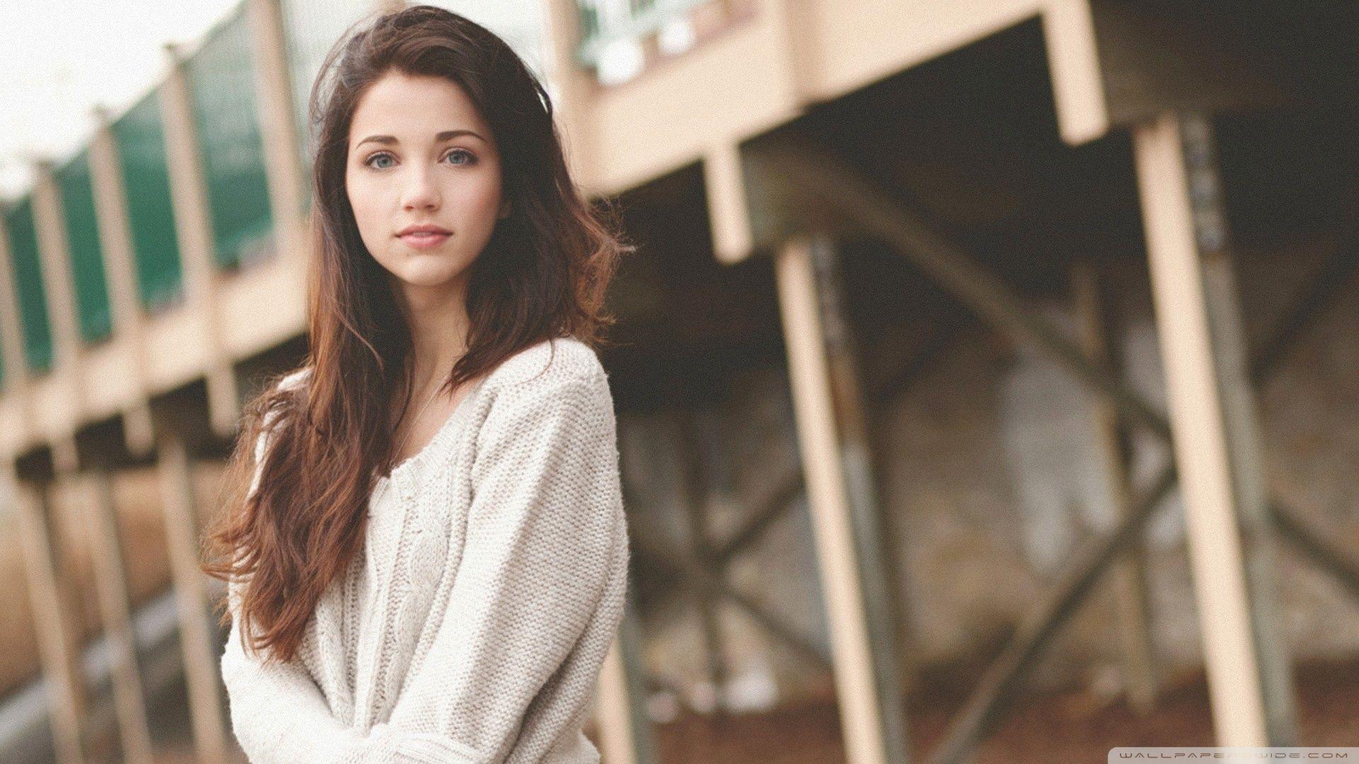 Emily Rudd Wallpapers Top Free Emily Rudd Backgrounds Wallpaperaccess
