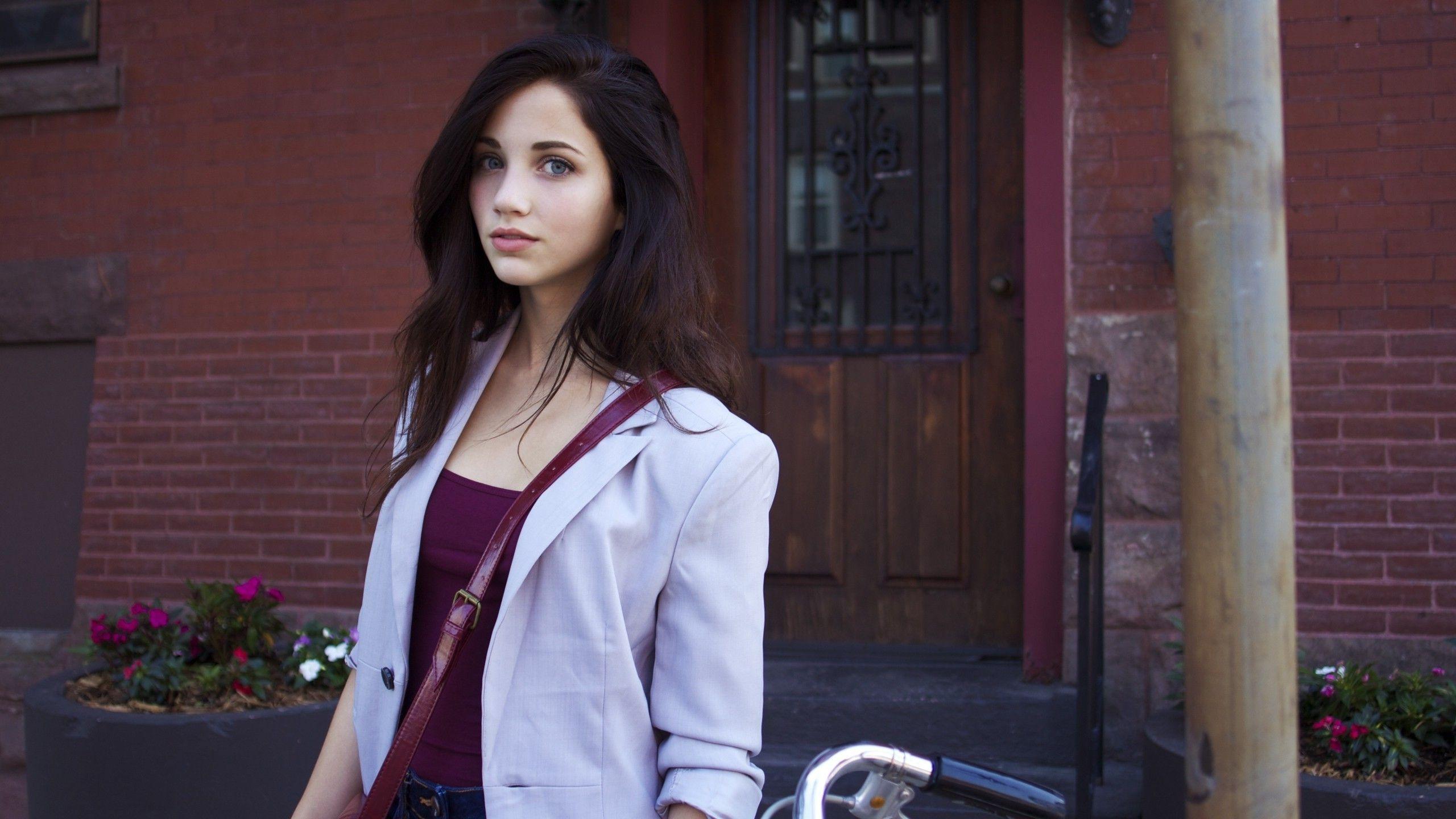 2560x1440 Emily Rudd Wallpaper HD / Desktop and Mobile Background