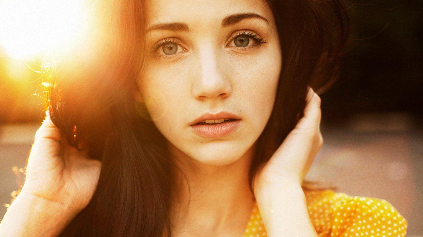1366x768 Emily Rudd HD Wallpaper and Background Image