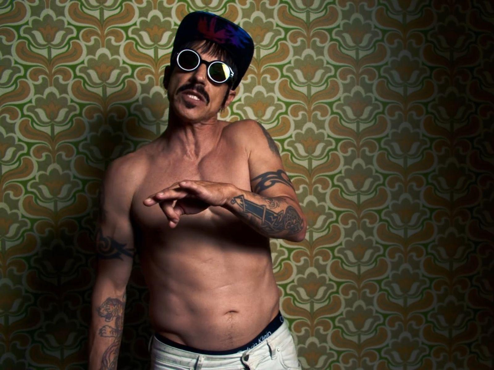 1600x1200 Red Hot Chili Peppers: Dark Necessities (Video 2016)