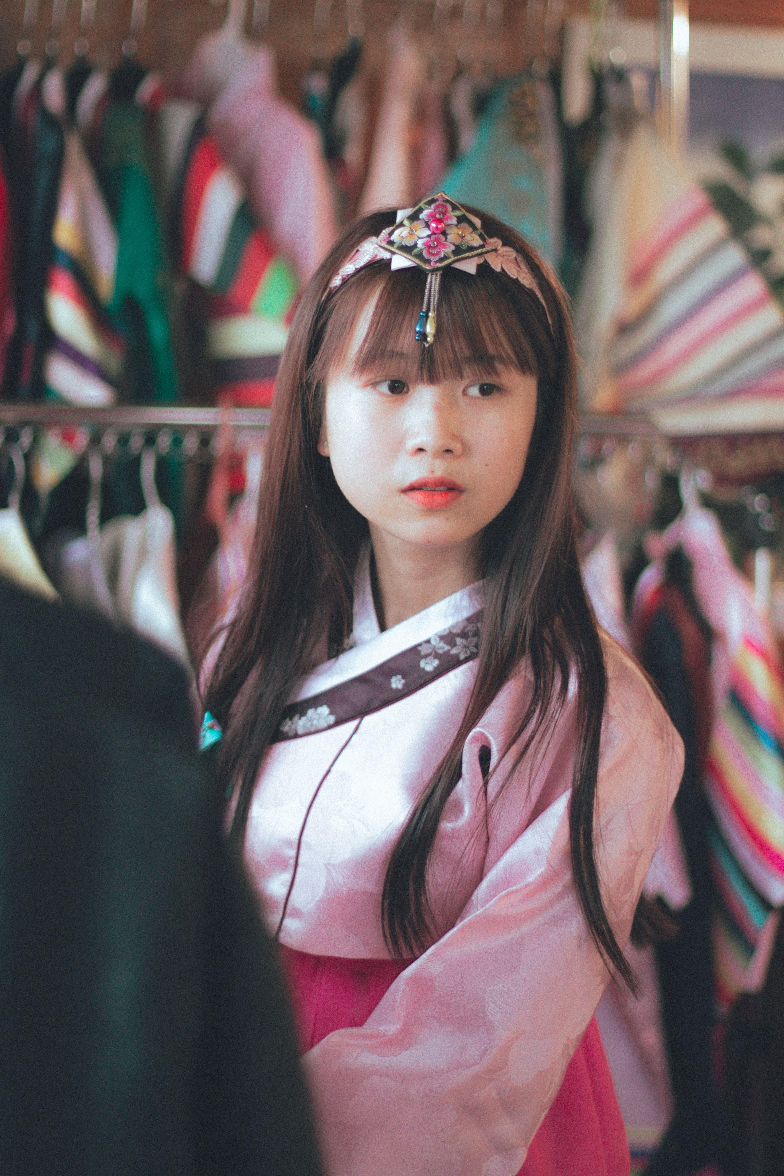 2736x4104 Girl Wearing Hanbok Dress · Free