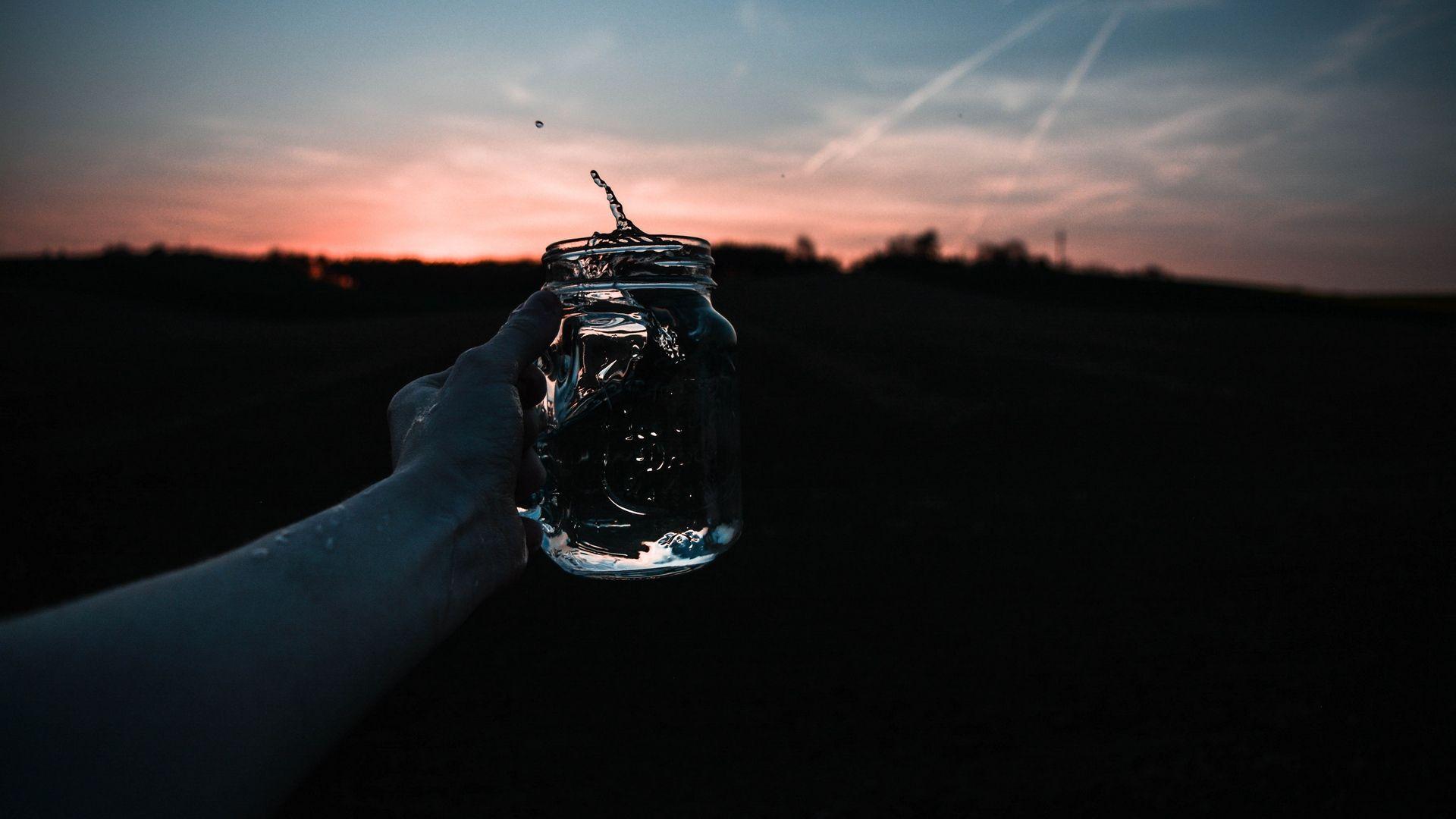 1920x1080 Download wallpaper 1920x1080 can, hand, spray, water, dark full HD