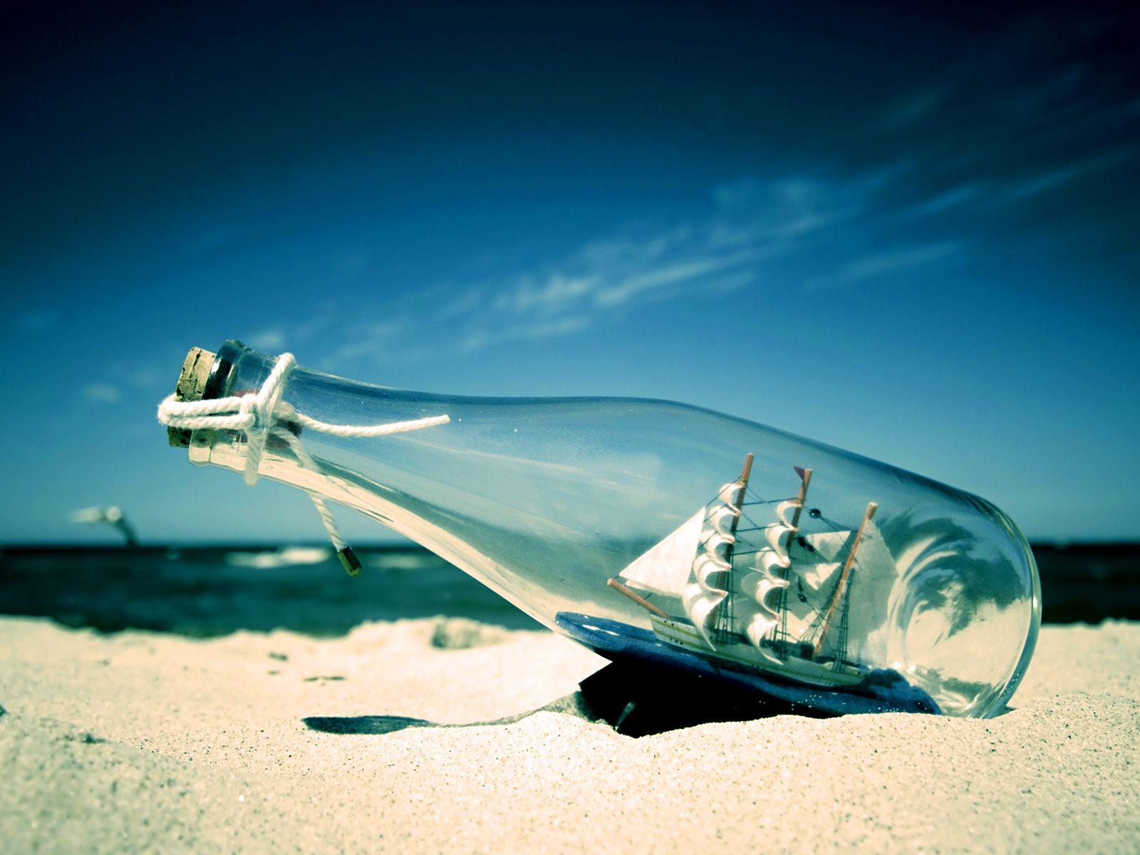 1600x1200 Download wallpaper: ship in, beautiful photo, Sea, Beach