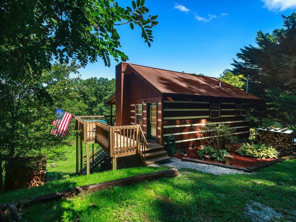 1024x768 Beautiful Mountain Views located on Chestnut Mountain in Cosby