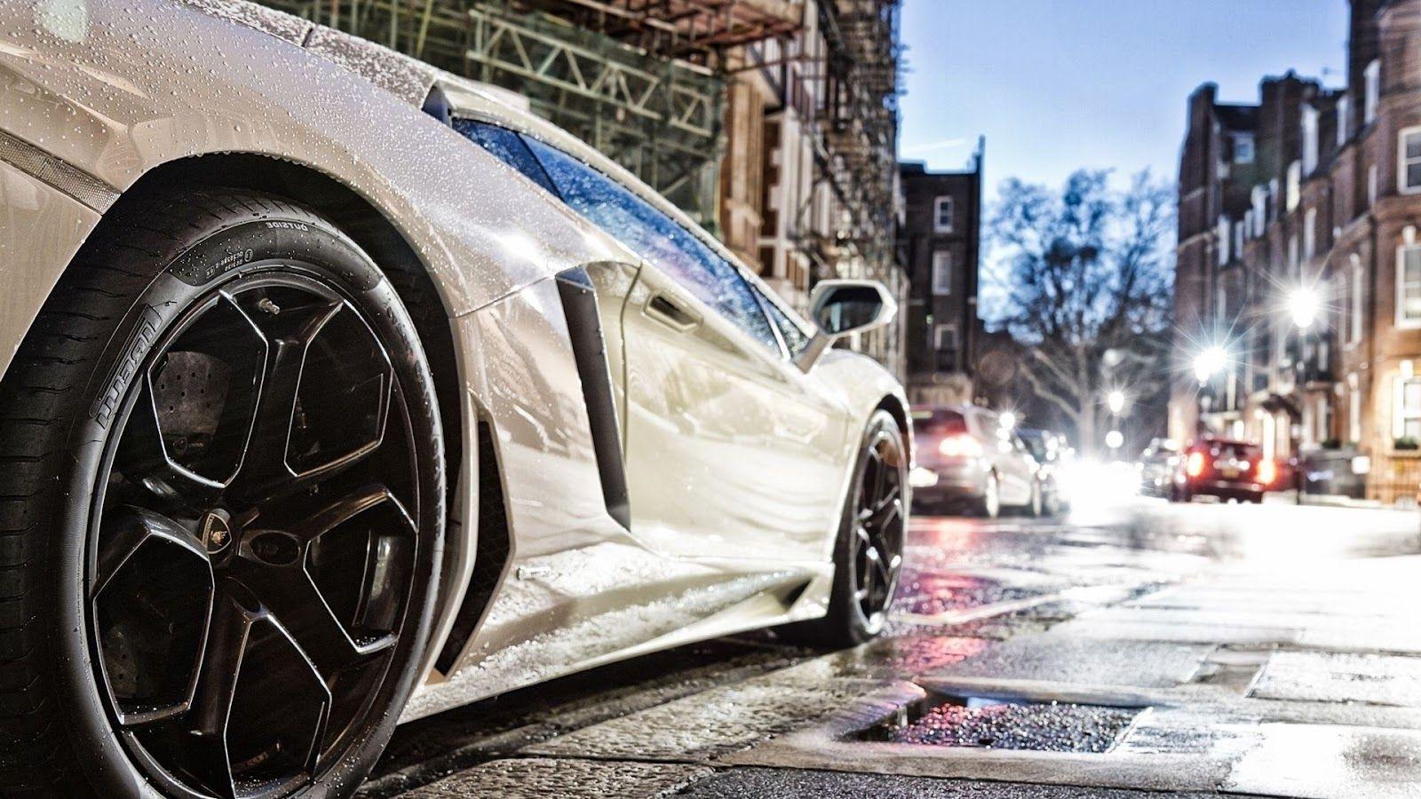1600x900 hd car wallpaper: Lamborghini Gallardo Pirelli Wheels Cityscape