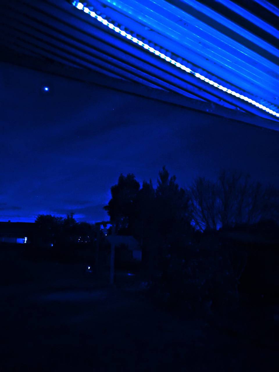 Hình nền đêm xanh neon 960x1280
