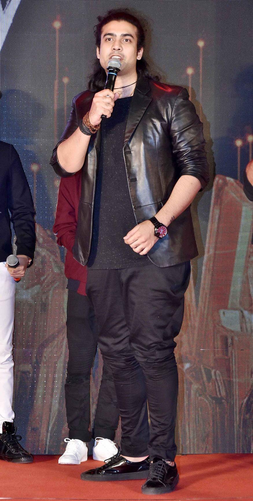 875x1731 Urvashi Rautela, Vishal Pandya Quảng cáo  https://wallpaperaccess.com/full/2751890.jpg