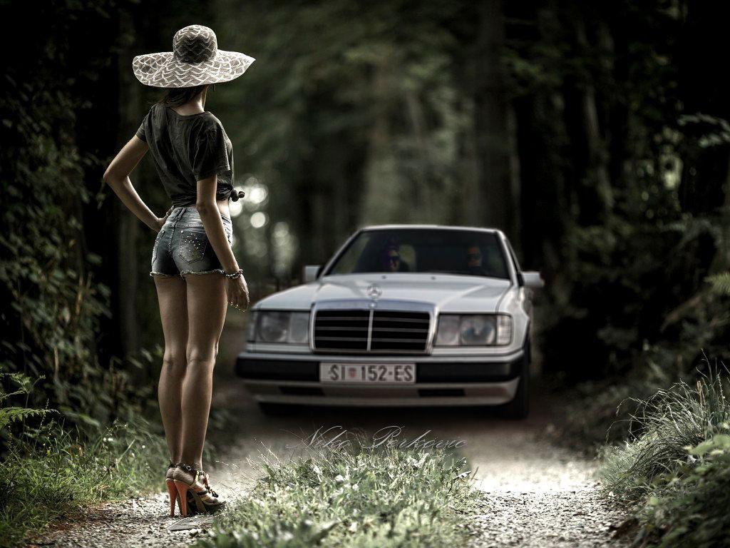 1024x768 Mercedes W124 wallpaper. Mercedes W124