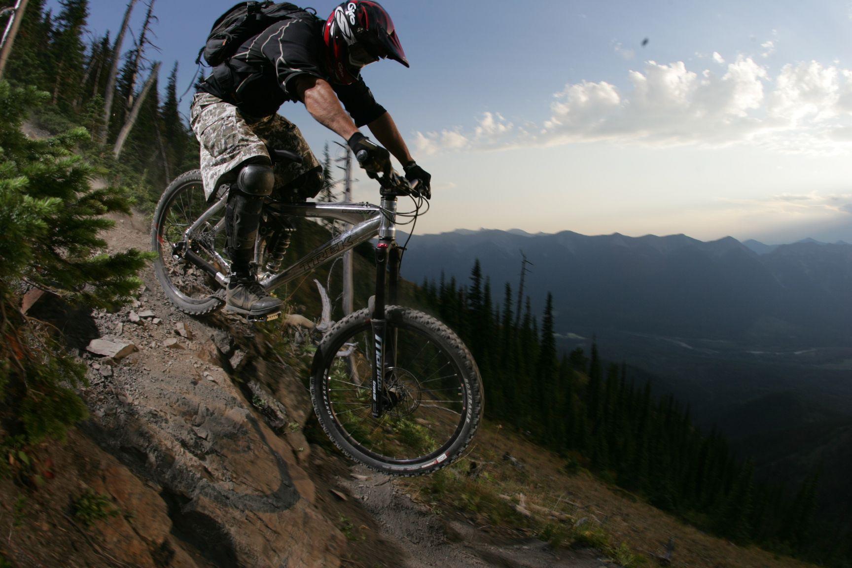 Mountain bike ride. МТБ маунтинбайк. Велосипедист маунтинбайк. Райд байк. Горный велосипед маунтаун.