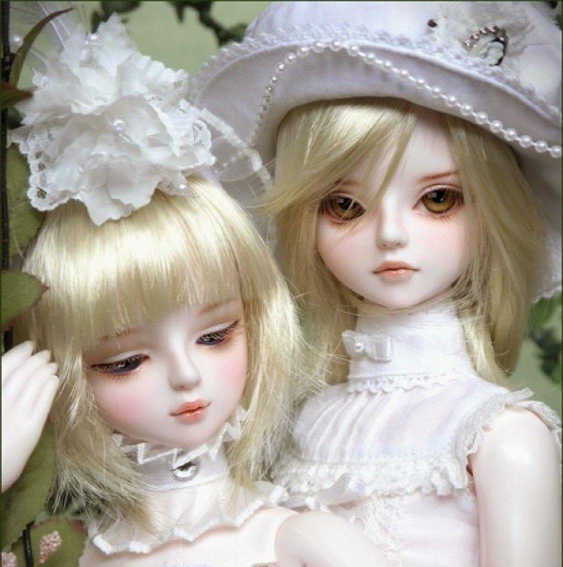 1125x1132 Cute Twins Barbie Dolls wallpaper