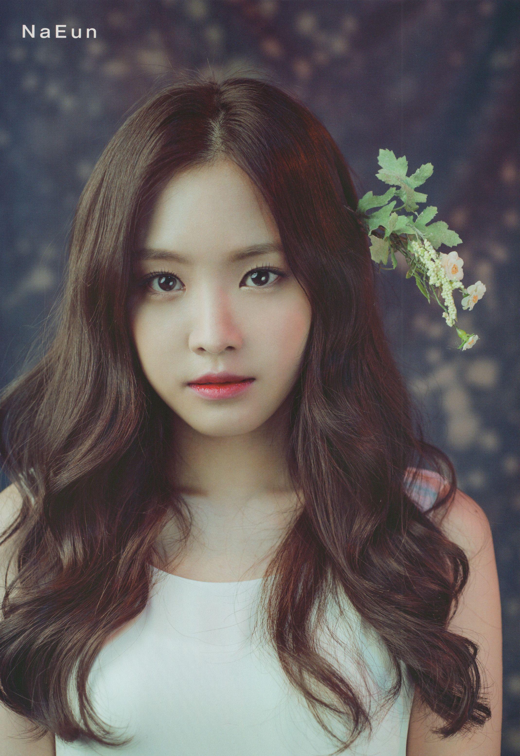 2139x3107 Son Na Eun Wallpaper