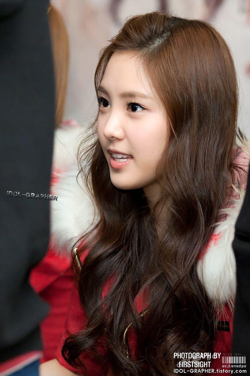 854x1280 Son Na Eun Wallpaper