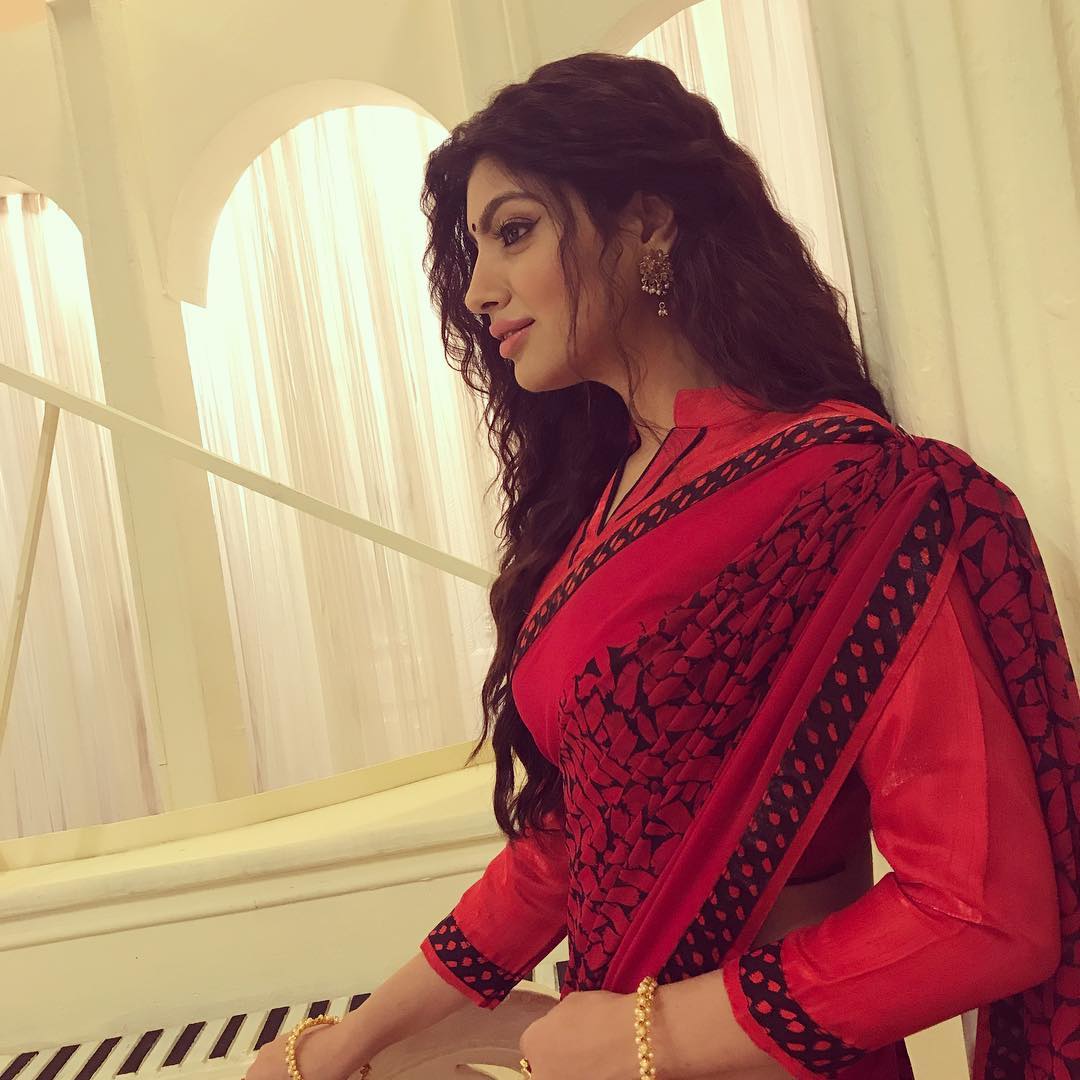 1080x1080 Akanksha Puri HD Pics Image Wallpaper