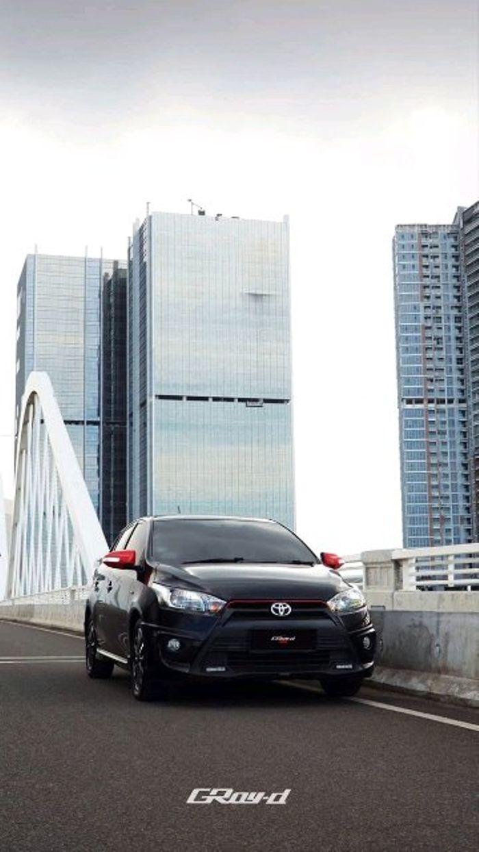 700x1244 Toyota Yaris wallpaper for some reason