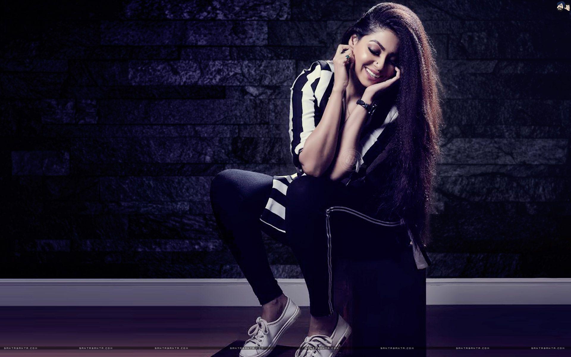 1920x1200 Amazon Prime webseries, Mirzapur famed Indian actress, Anangsha