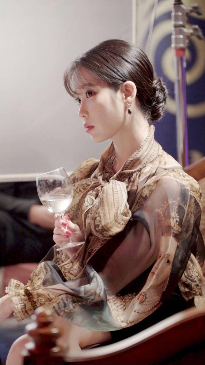 677x1200 IU Del Luna behind the scenes. Luna fashion, Iu moon
