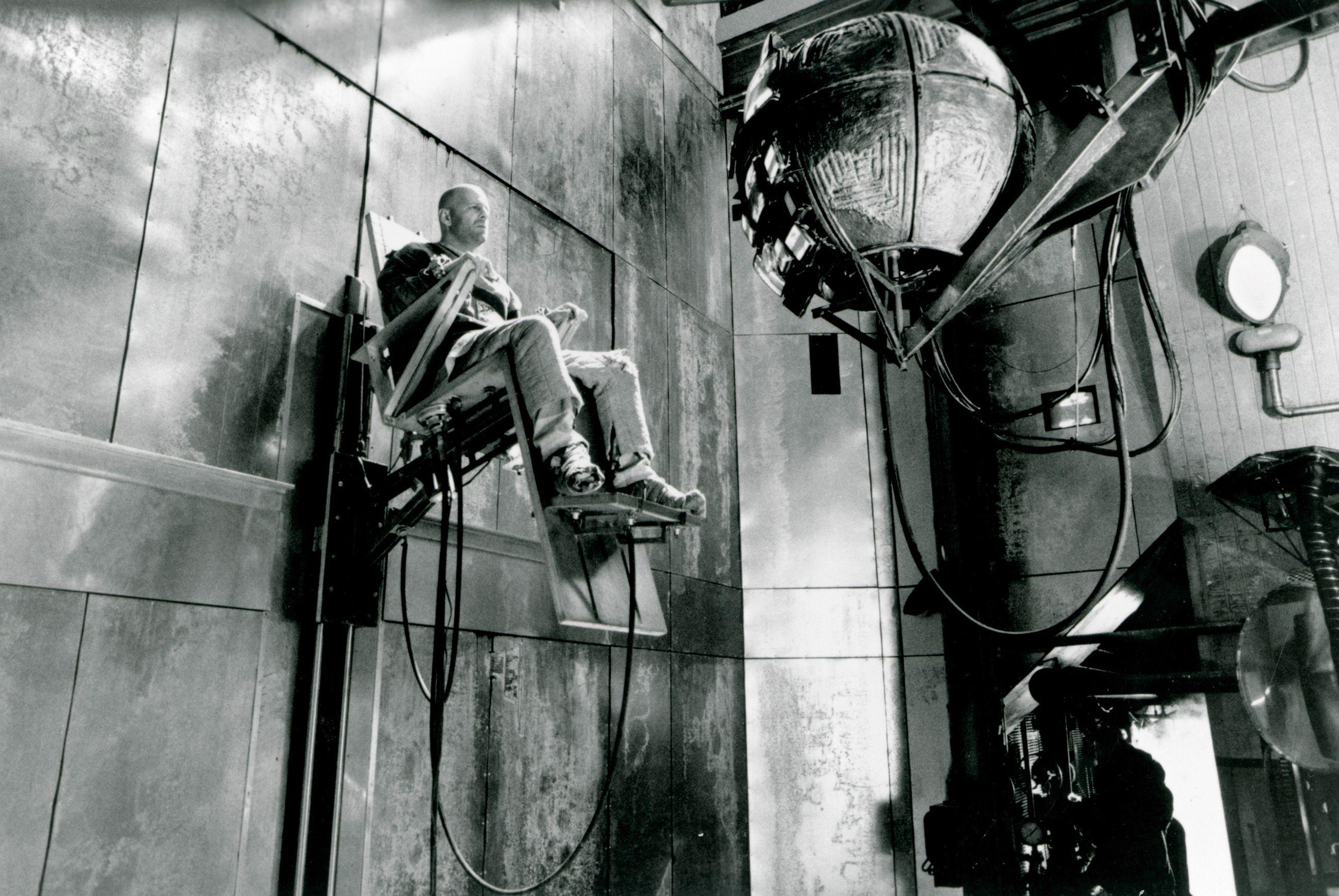 2600x1740 Twelve Monkeys (1995). HD Windows Wallpaper