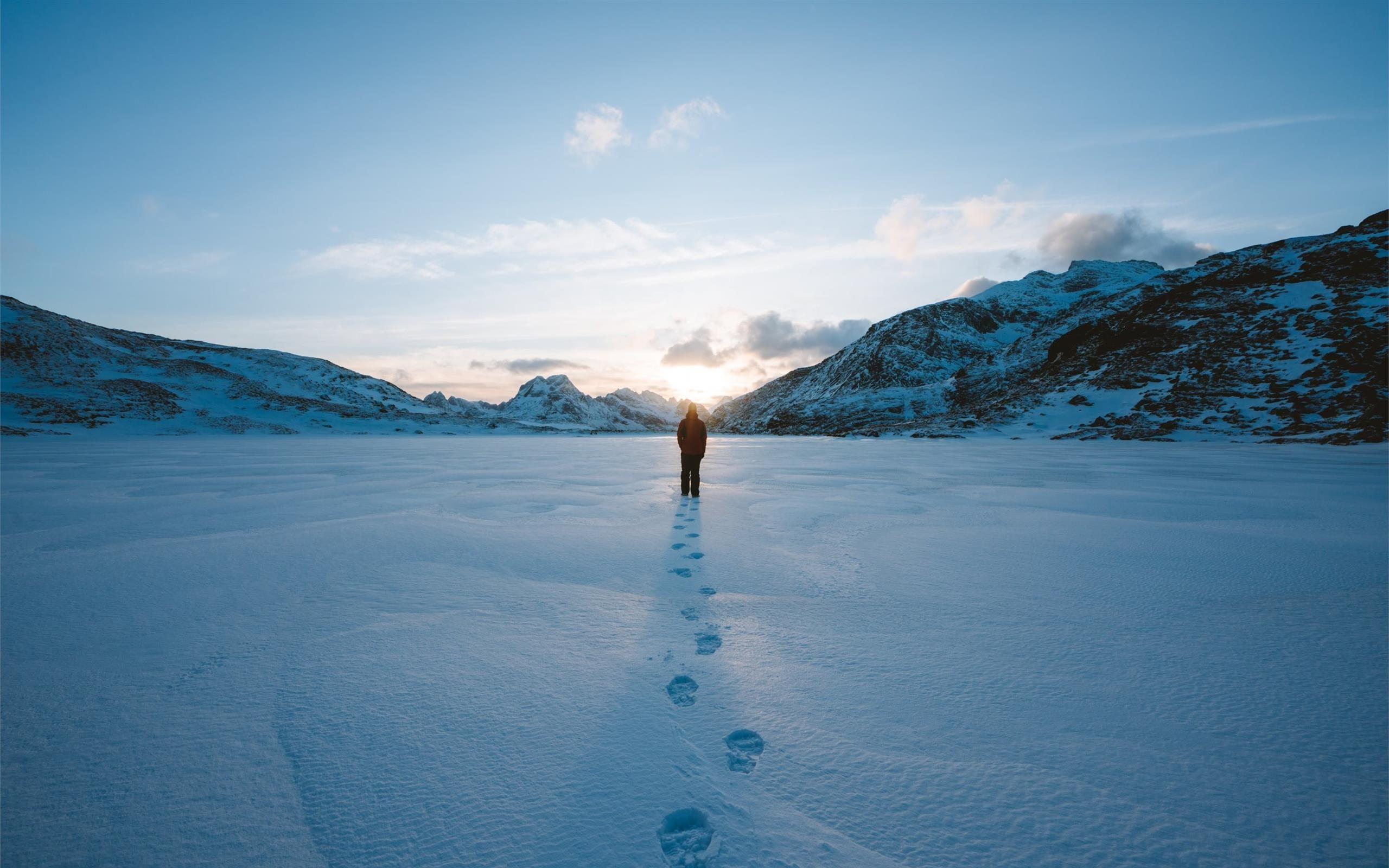 2560x1600 person walking on snow field leaving foot prints MacBook Air