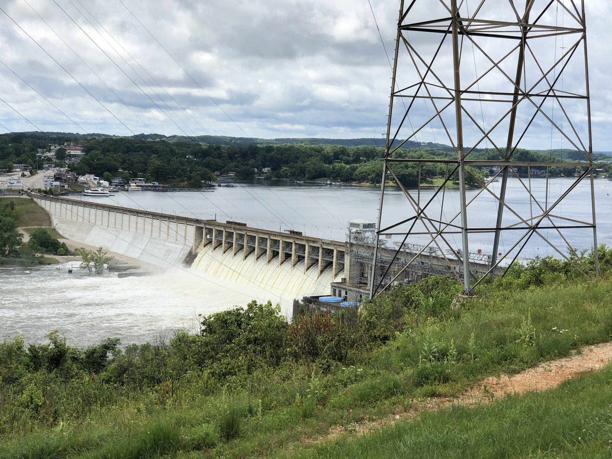 2048x1536 Spectators flock to Bagnell Dam to see spillgates opened, flash