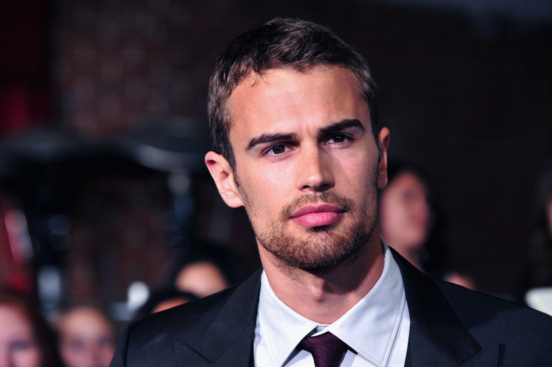 1920x1278 Theo James Celebrity Wallpaper 54136 1920x1278px