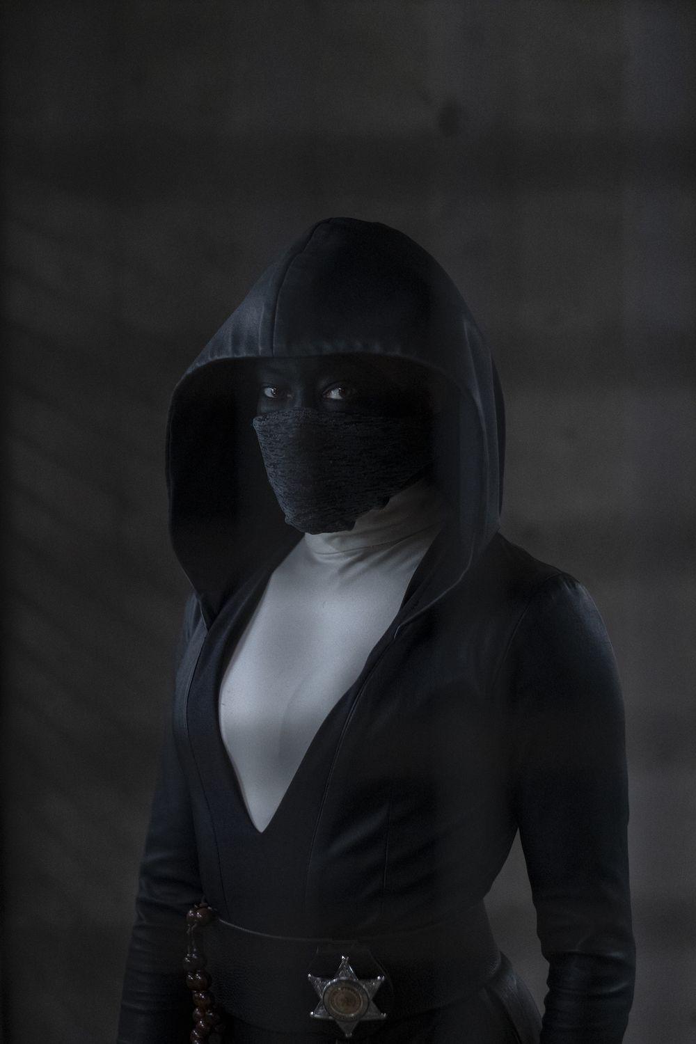 1000x1500 Watchmen Image Give a Closer Look at Regina King's Masked