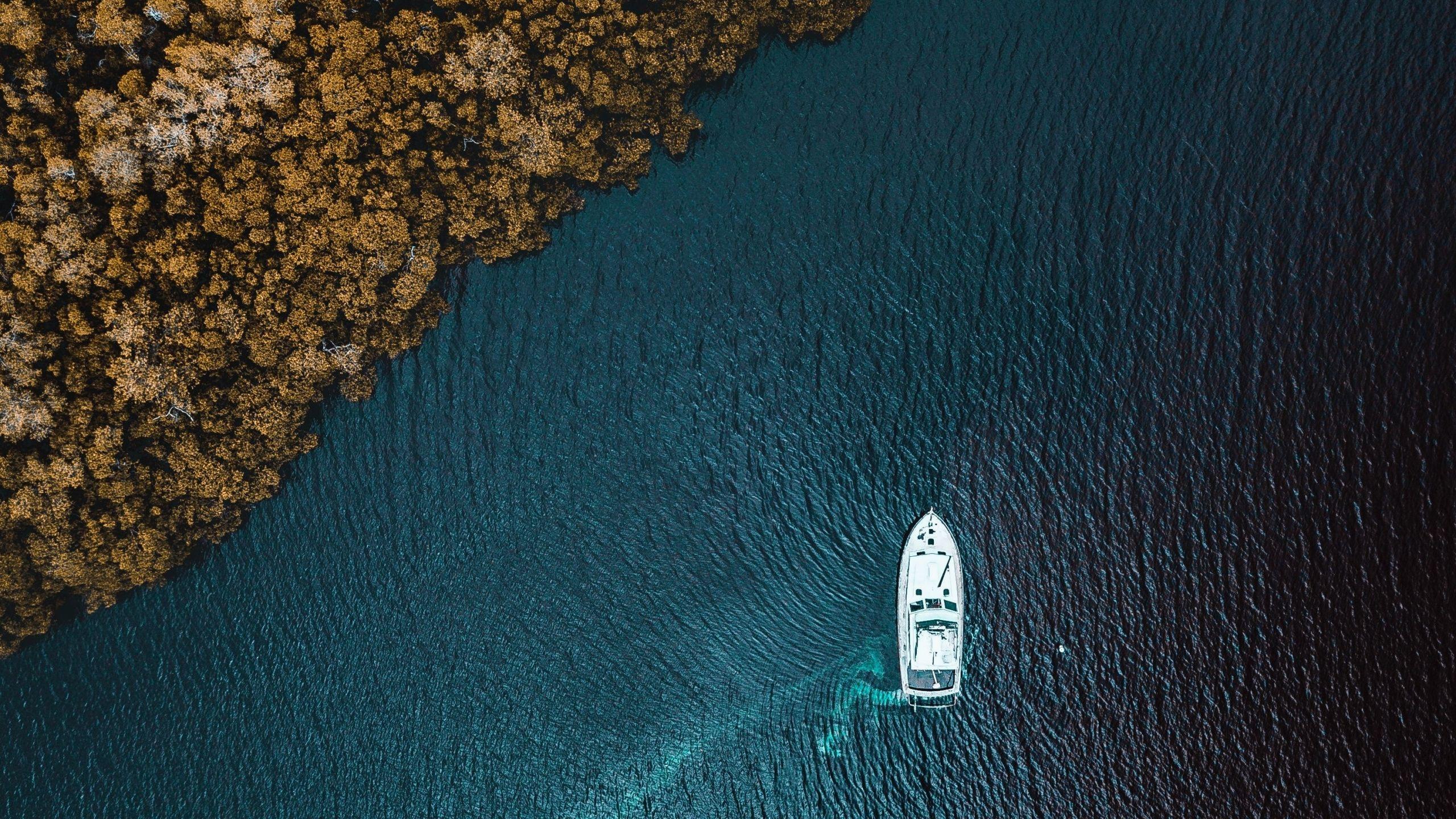 2560x1440 Boat Aerial View From Sky 2800x1280 Resolution HD 4k