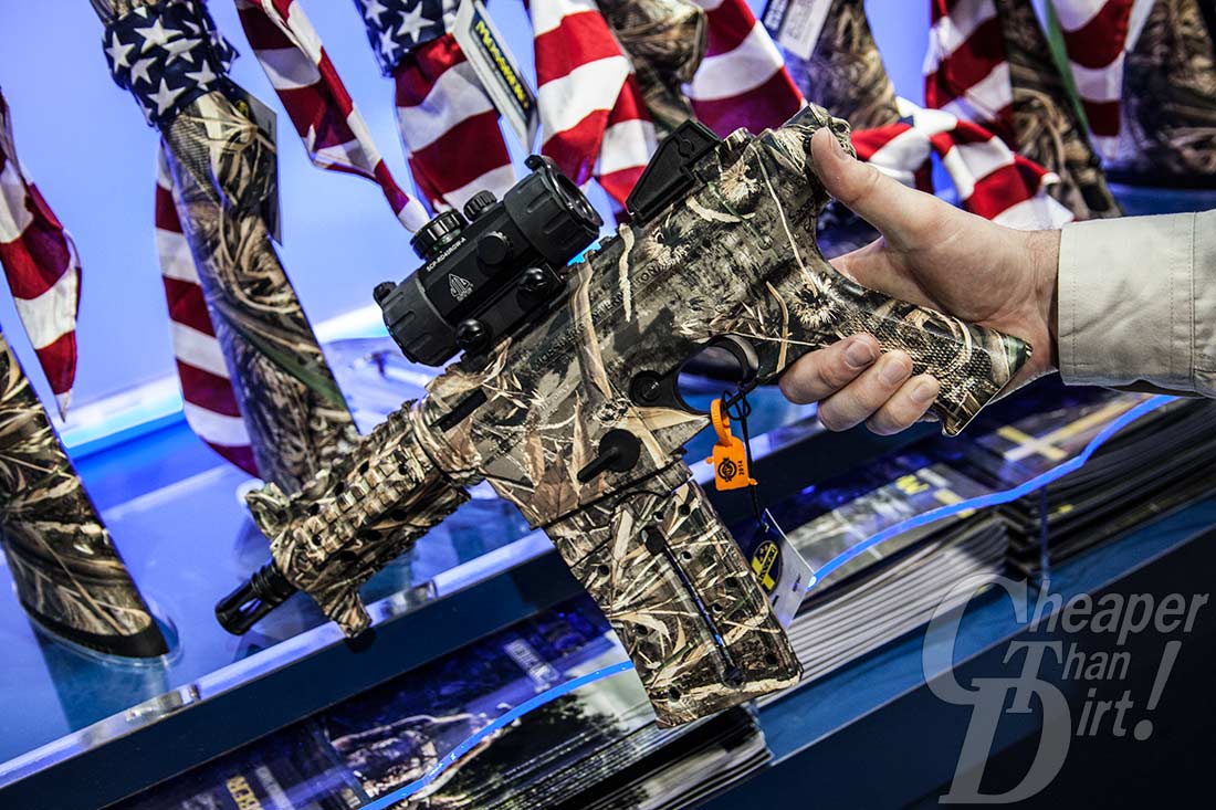 1100x733 SHOT 2014: Mossberg Duck Commander Shotguns and Rifles