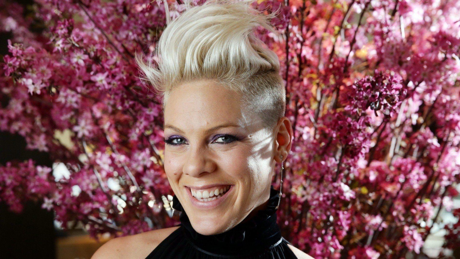 Pink Singer Wallpapers Top Free Pink Singer Backgrounds WallpaperAccess