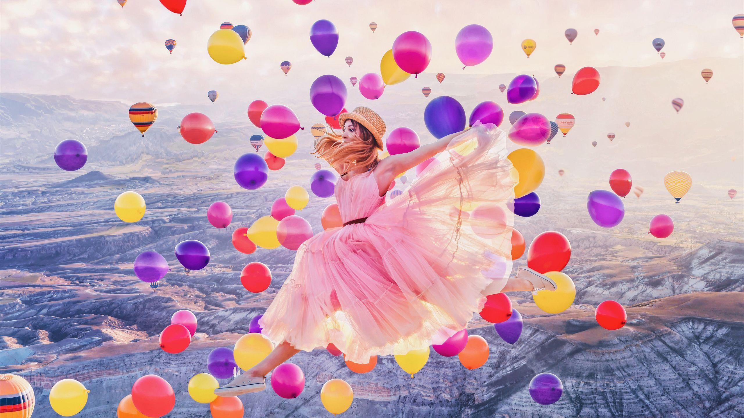 2560x1440 Girl Jumping Joy Balloons 4k 1440P Độ phân giải HD 4k