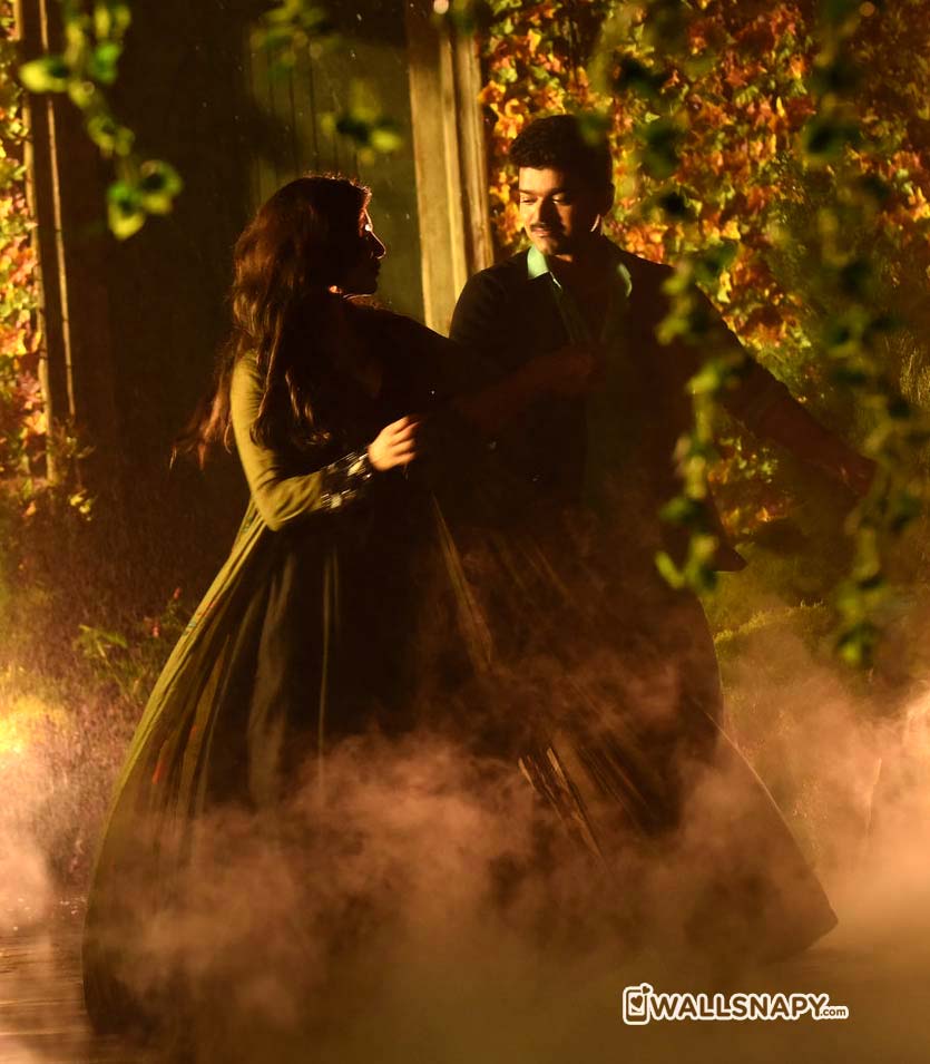 835x955 Mersal vijay samantha romance stills