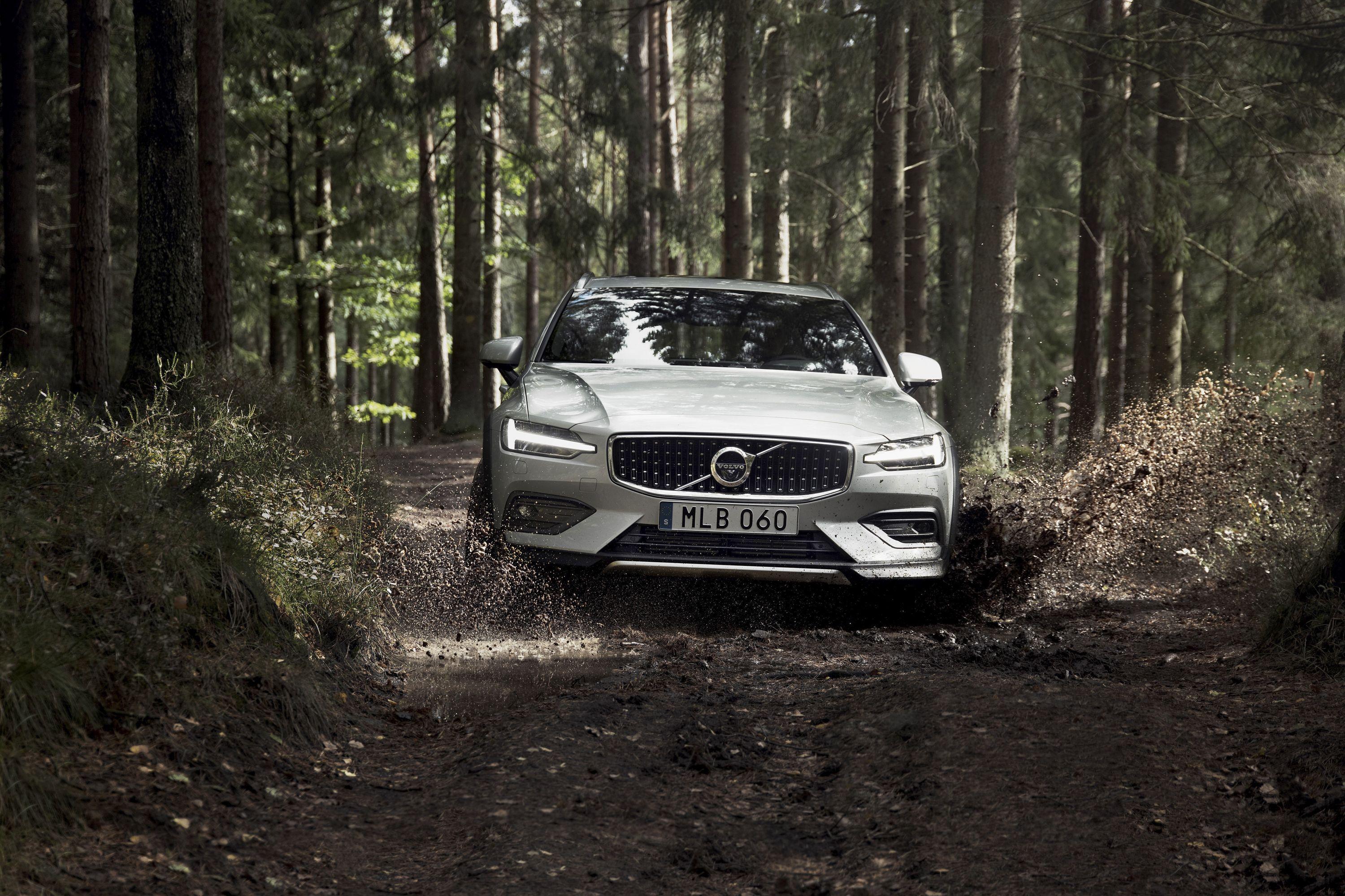 3000x2000 Volvo V60 Cross Country Front Wallpaper (8)