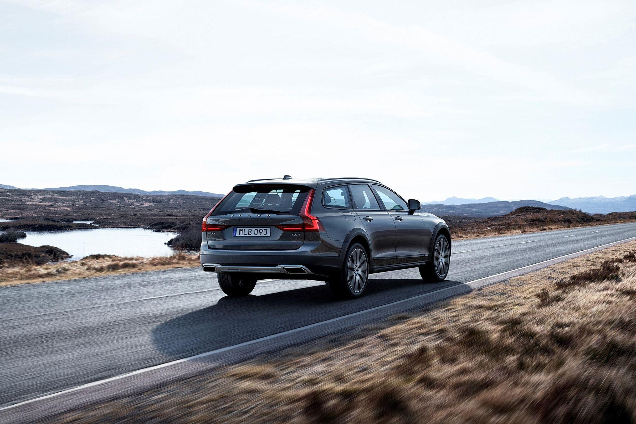 2048x1365 Volvo V90 Cross Country Full HD Wallpaper Wallpaper