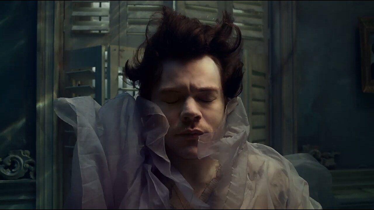 1280x720 Harry Styles Falling Wallpaper