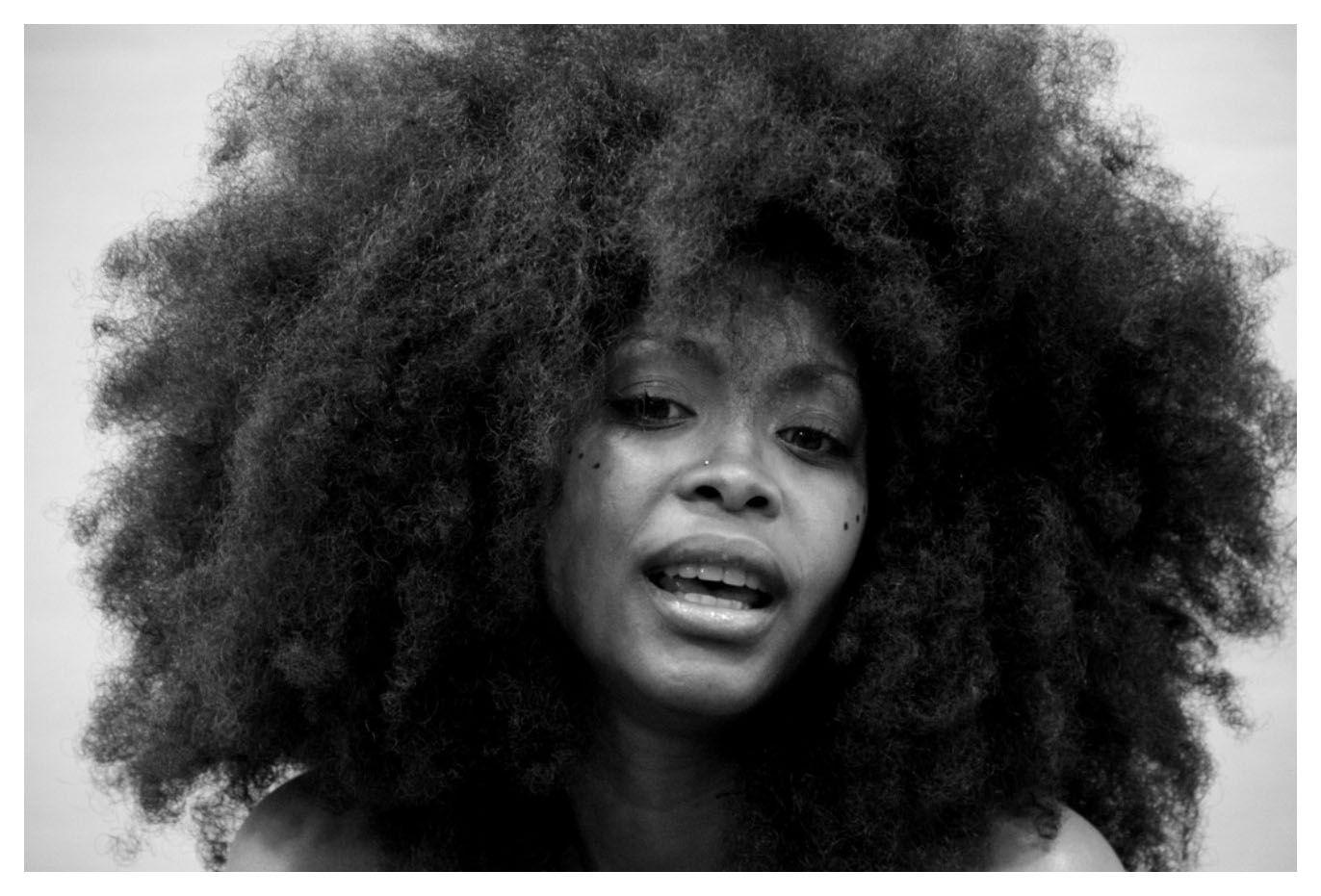 1372x931 Erykah Badu Wallpaper