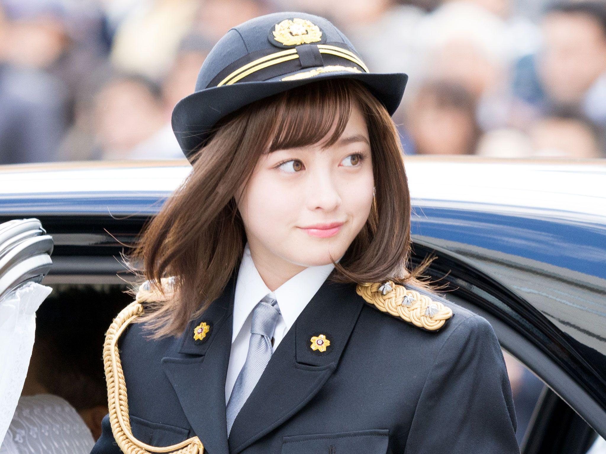 2048x1536 Kanna Hashimoto One day police chief 20171201 2 trim