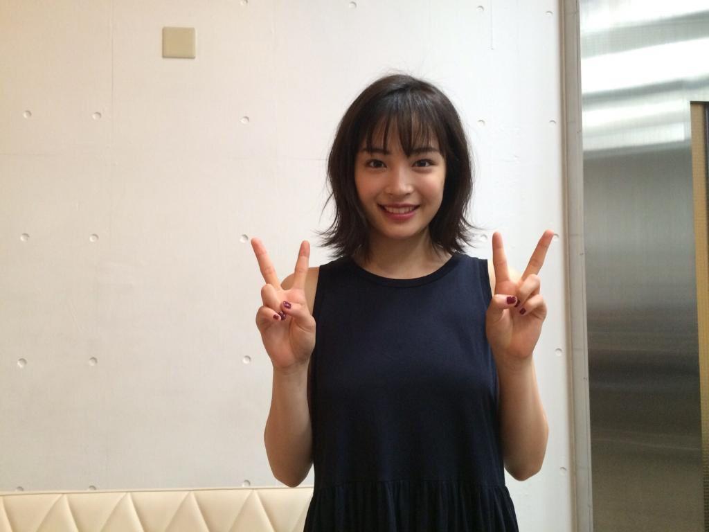 1024x768 Suzu Hirose Wallpaper