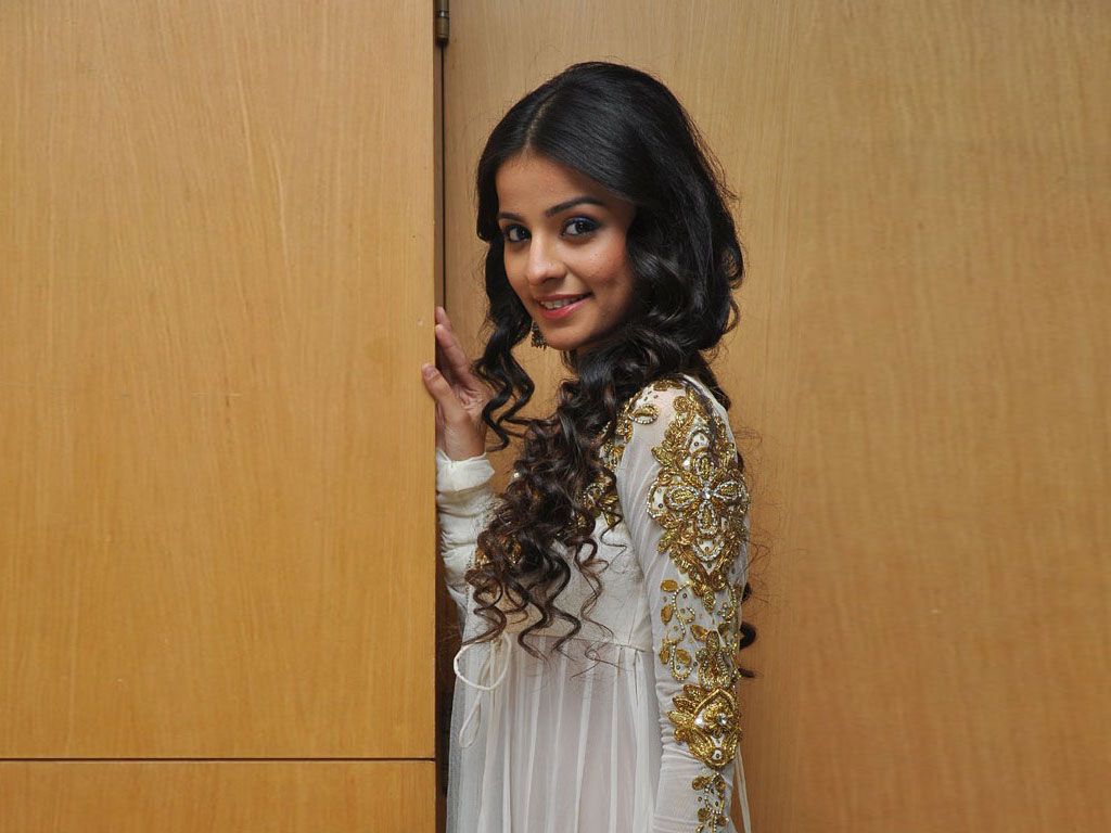 1024x768 Mahima Makwana HQ Wallpaper. Mahima Makwana Wallpaper