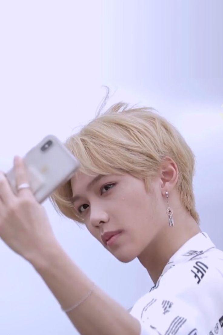 736x1104 Felix Wallpaper