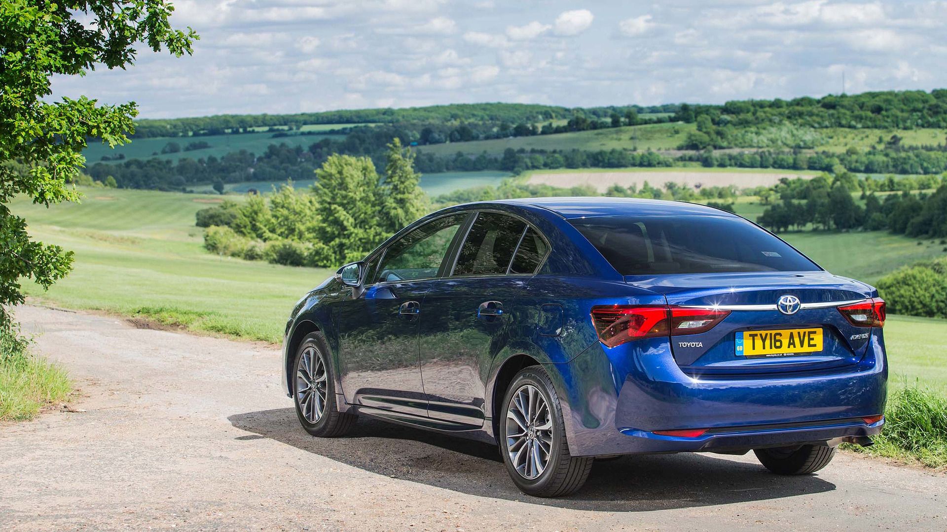 1920x1080 Toyota Avensis Review