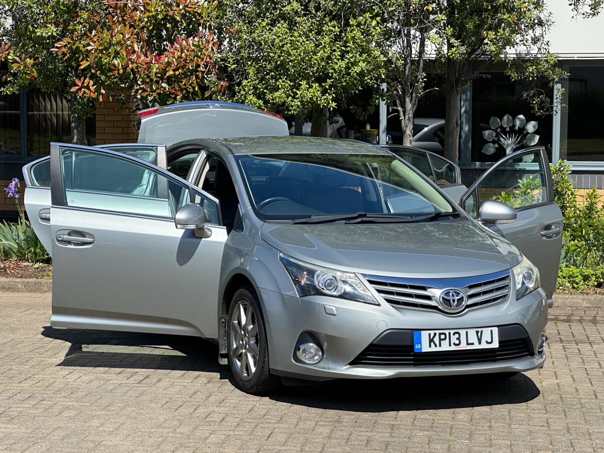 2048x1536 Toyota Avensis used cars in Leicester