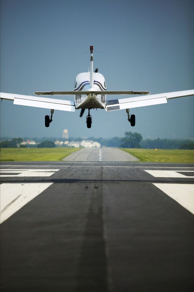 736x1105 Piper Archer Aircraft Taking Off. Piper cherokee wallpaper, Cherokee plane, Piper cherokee airplane design