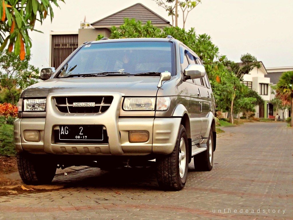 1024x768 ISUZU PANTHER TOURING 2.5T