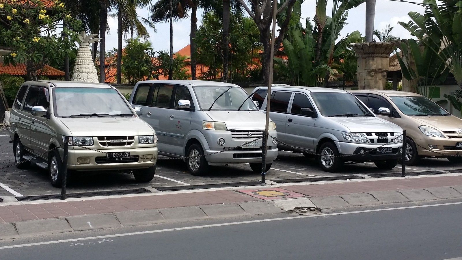 1600x900 Isuzu Panther APV Panther Kijang