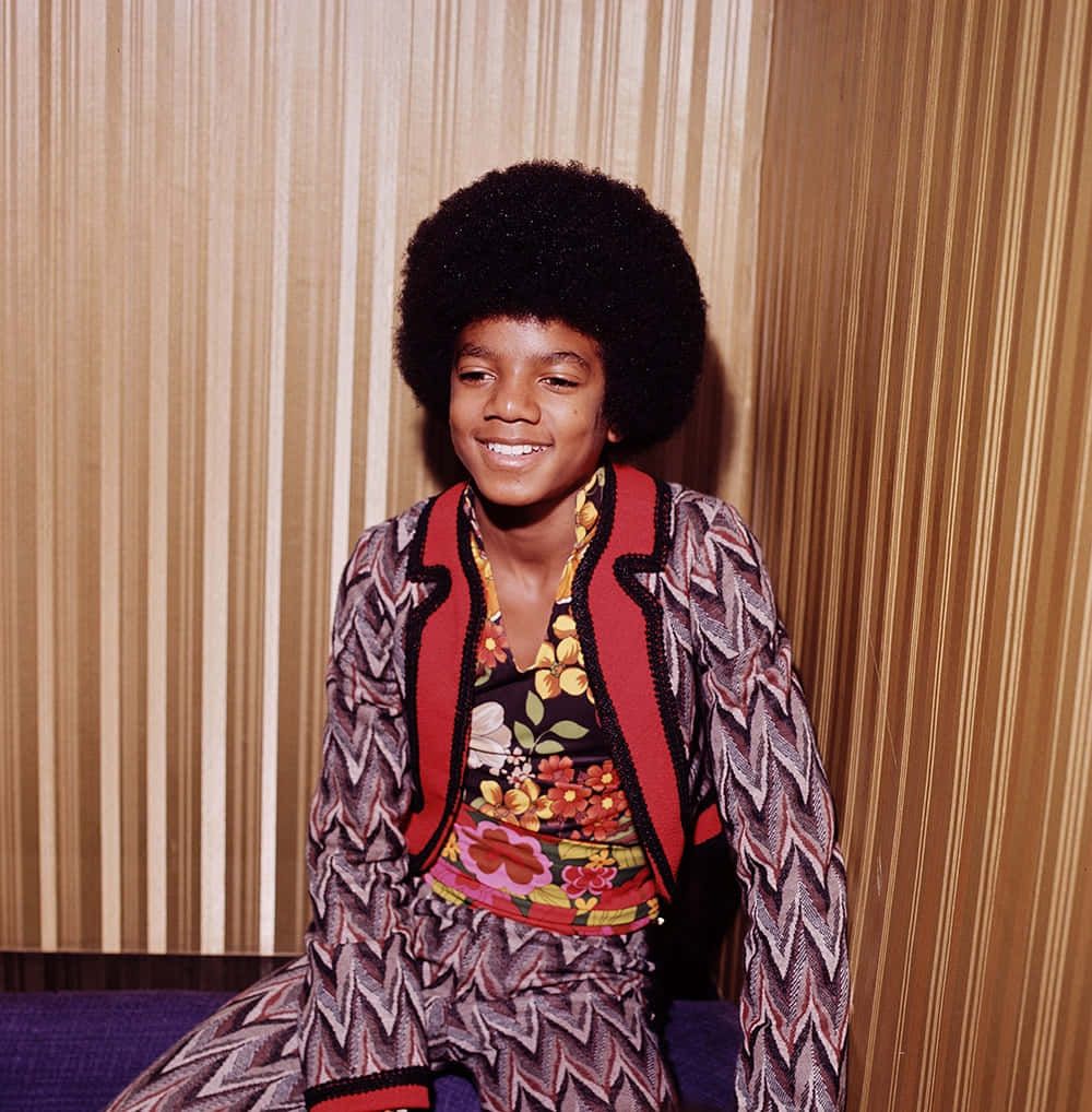 1000x1018 Download Young Michael Jackson performs onstage
