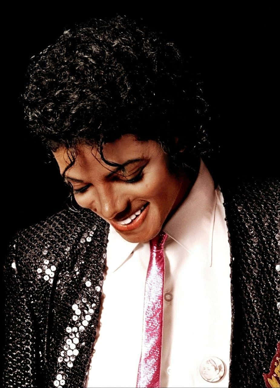 925x1280 Download Young Michael Jackson gracing the stage