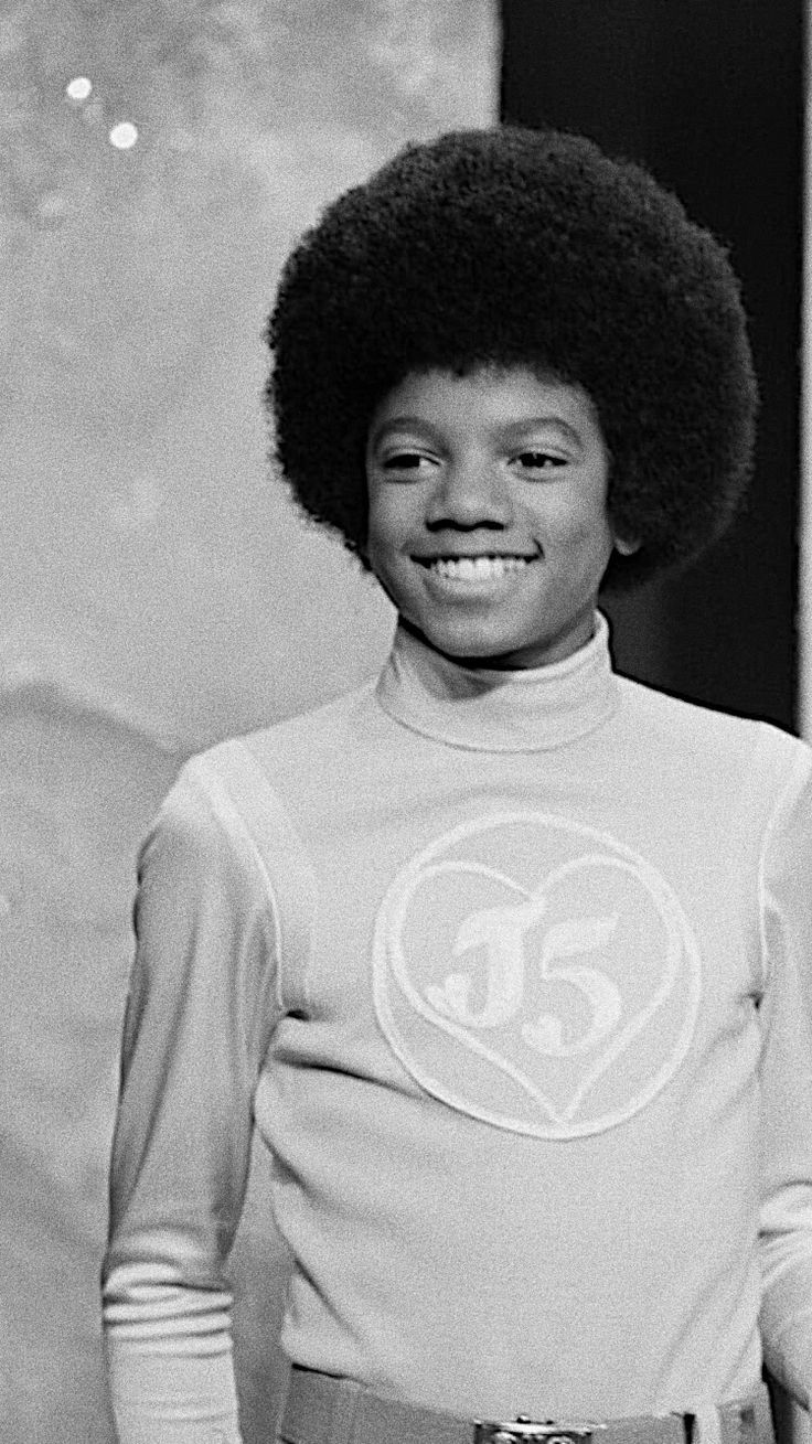 736x1309 k i n g. Young michael jackson, Michael jackson wallpaper, Michael jackson smile