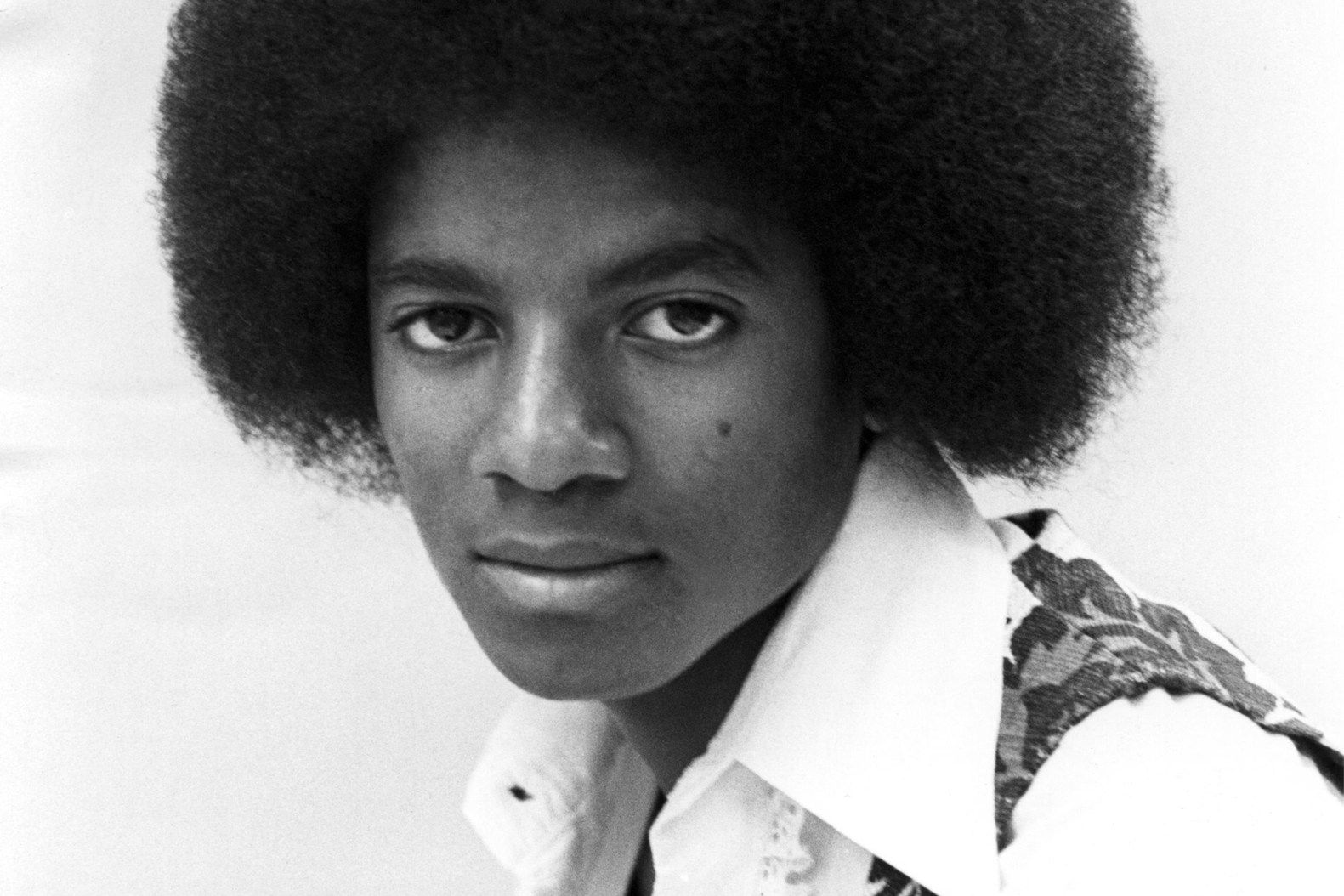 1581x1054 Michael Jackson: Black Superhero