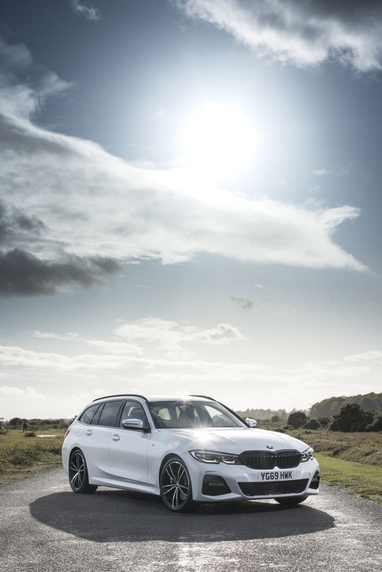 768x1150 BMW 330i ( G21 ) xDrive touring version quality free high resolution car image, picture and photo