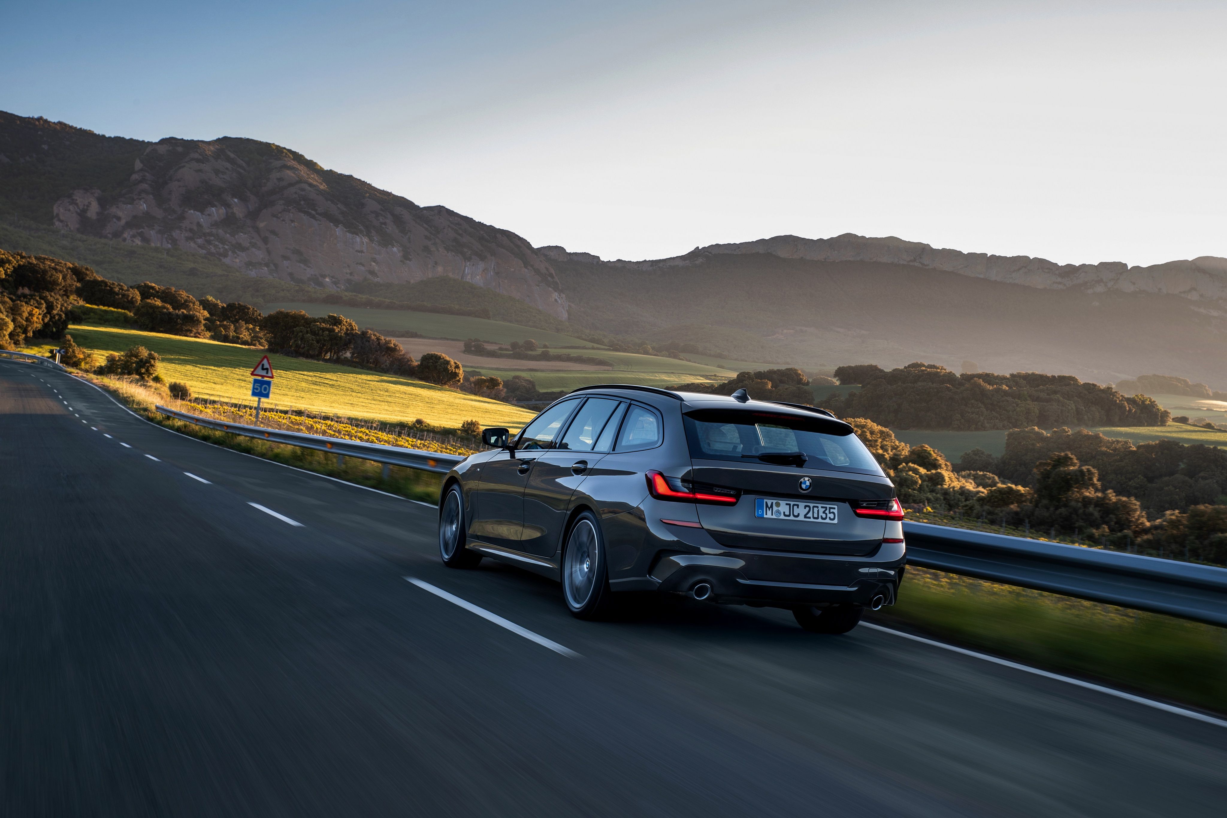 4096x2730 Wallpaper Movement, BMW, Universal, Touring, 3 Series, 3P, Dark Gray For Mobile And Desktop, Section Bmw, Resolution 4096x2730